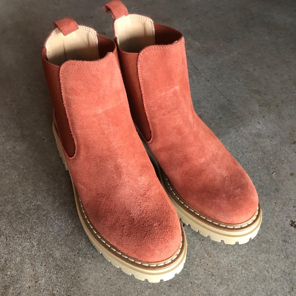 SOLD 😻 BRAND NEW Anthropologie terra cotta suede Chelsea Boots